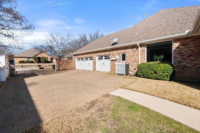 5211 Vicksburg Drive, Arlington, TX 76017