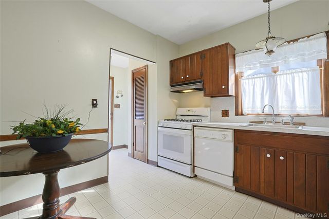 175 Washington Avenue, Pleasantville, NY 10570