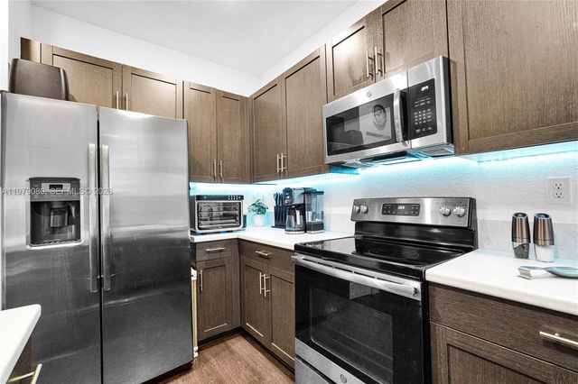 3321 W 105th Pl, Hialeah, FL 33018