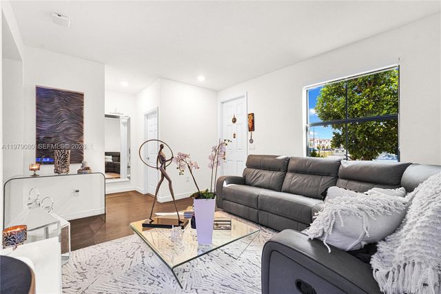 3321 W 105th Pl, Hialeah, FL 33018