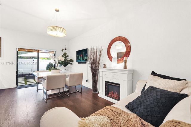 3321 W 105th Pl, Hialeah, FL 33018