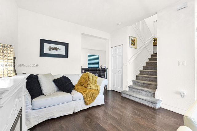 3321 W 105th Pl, Hialeah, FL 33018