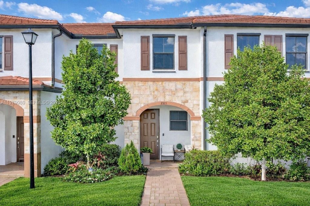 3321 W 105th Pl, Hialeah, FL 33018