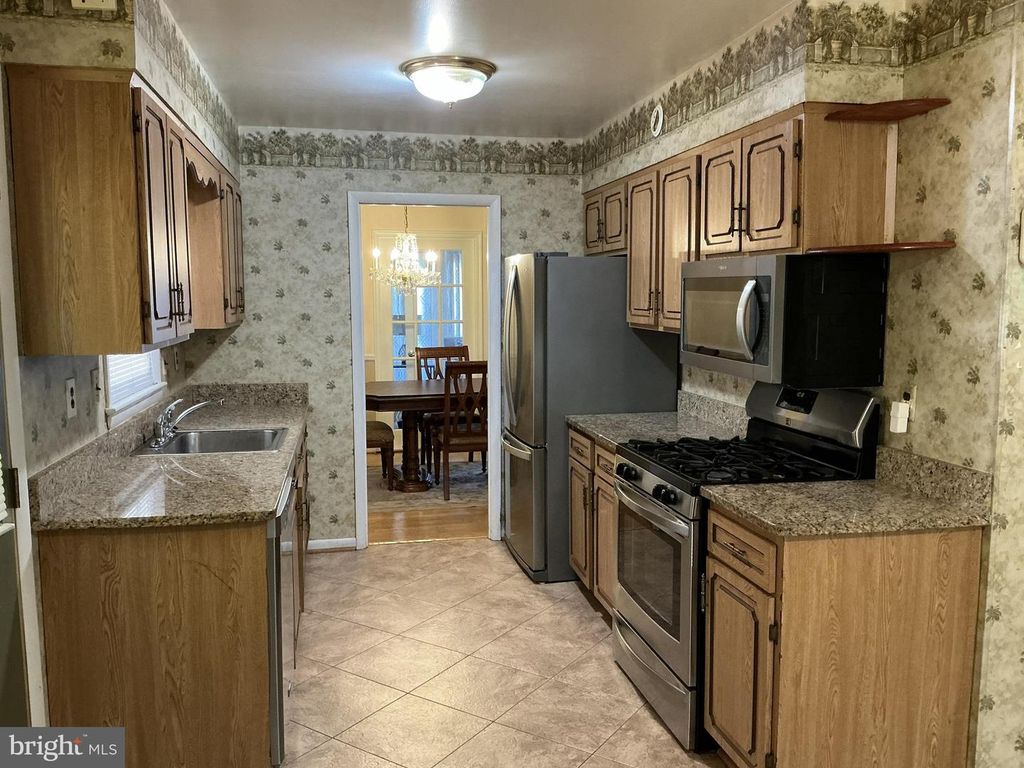 Image 12 of property listing at 10106 KATHLEEN DR, Fort Washington, MD 20744