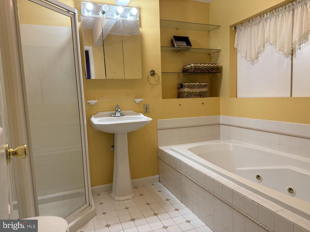 Image 21 of property listing at 10106 KATHLEEN DR, Fort Washington, MD 20744