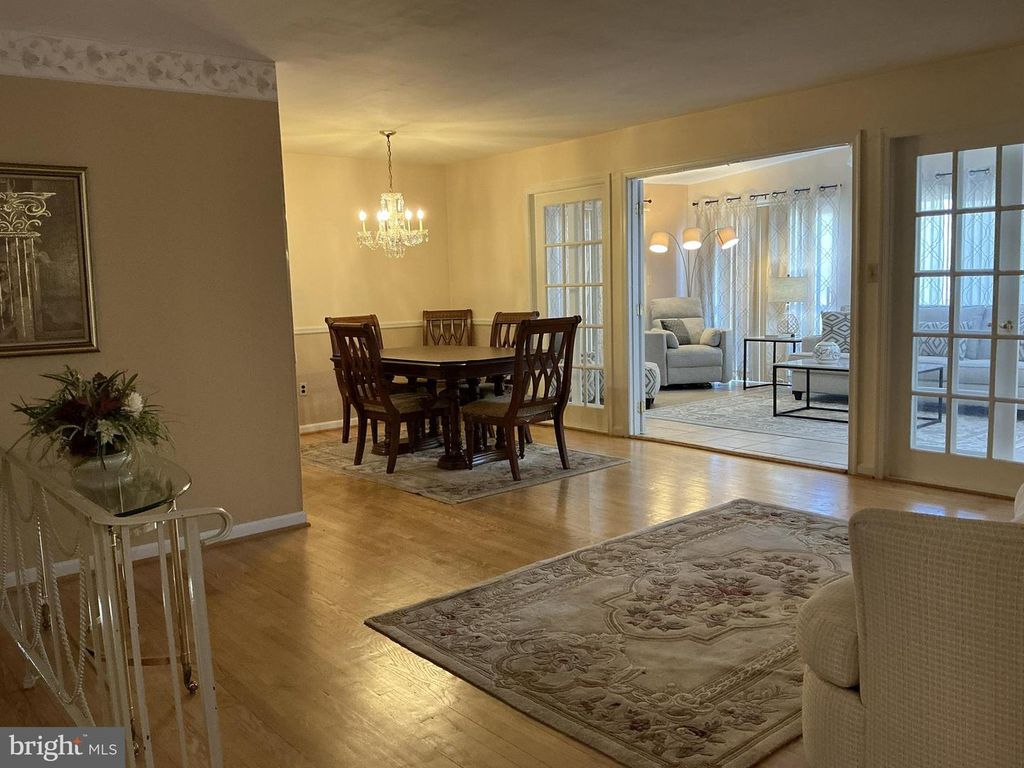 Image 4 of property listing at 10106 KATHLEEN DR, Fort Washington, MD 20744