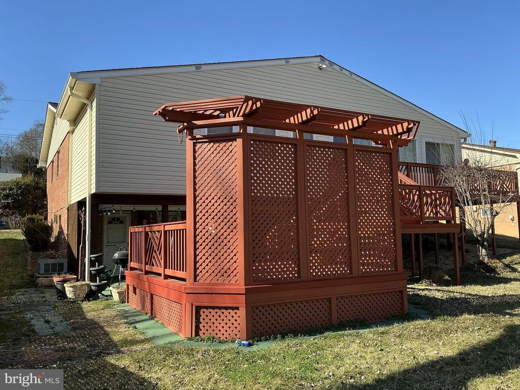 Image 40 of property listing at 10106 KATHLEEN DR, Fort Washington, MD 20744