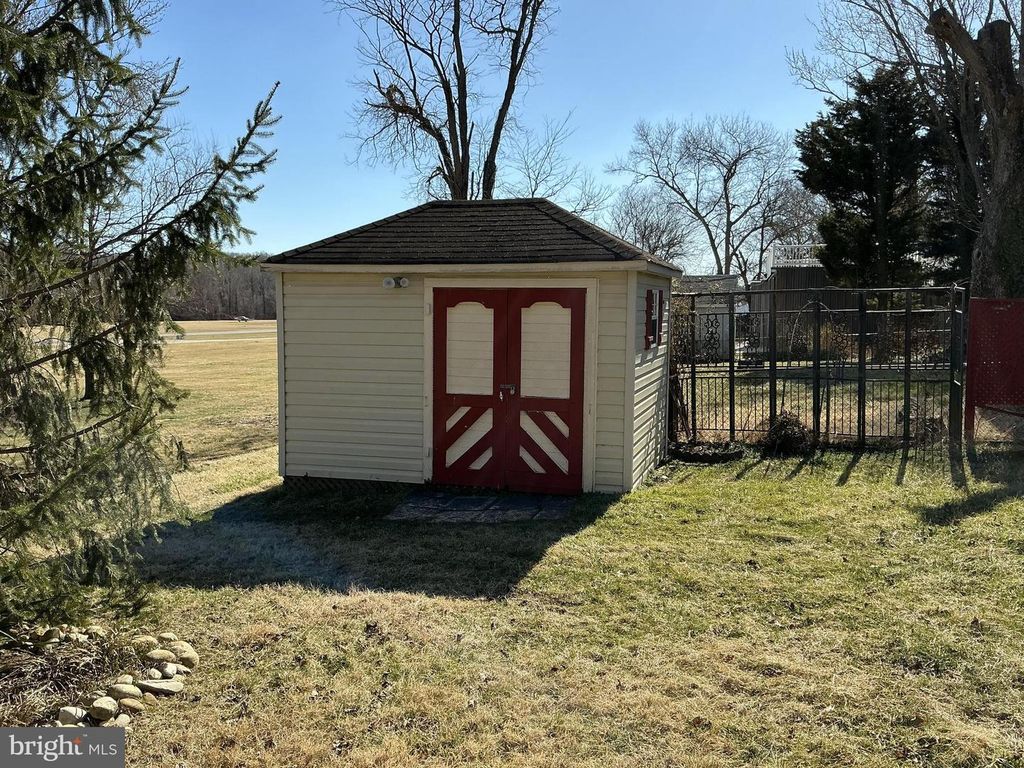 Image 44 of property listing at 10106 KATHLEEN DR, Fort Washington, MD 20744