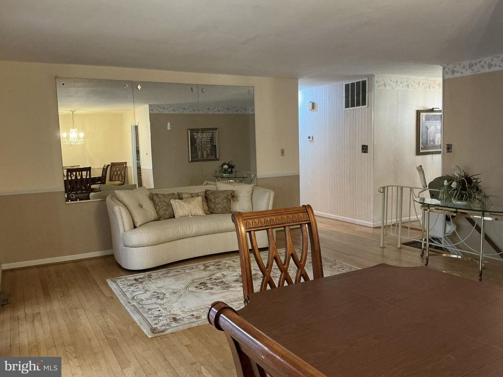 Image 5 of property listing at 10106 KATHLEEN DR, Fort Washington, MD 20744