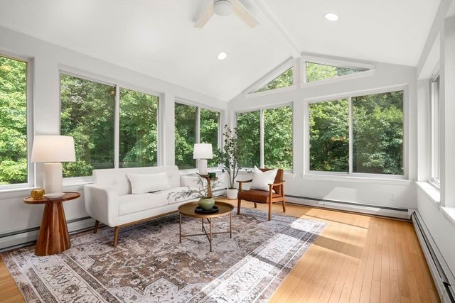 21 Freeport Dr, Burlington, MA 01803