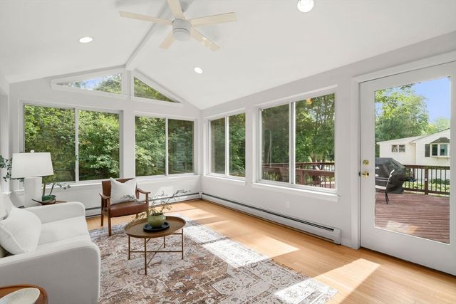 21 Freeport Dr, Burlington, MA 01803