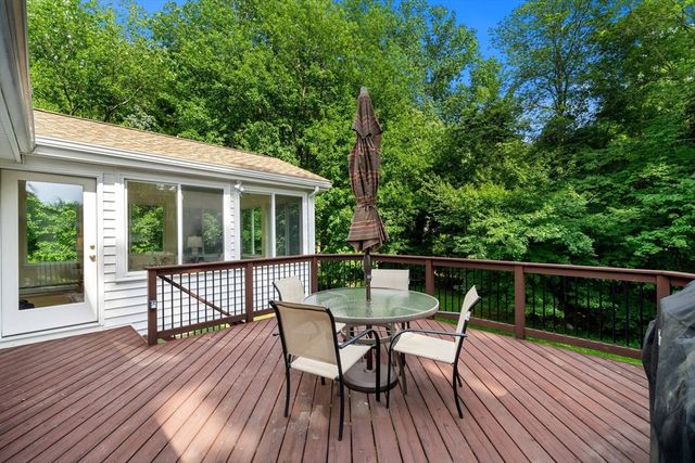 21 Freeport Dr, Burlington, MA 01803