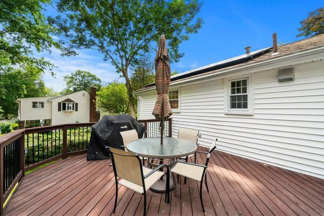21 Freeport Dr, Burlington, MA 01803