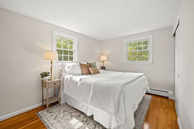 21 Freeport Dr, Burlington, MA 01803