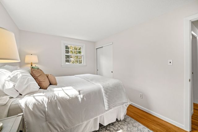 21 Freeport Dr, Burlington, MA 01803
