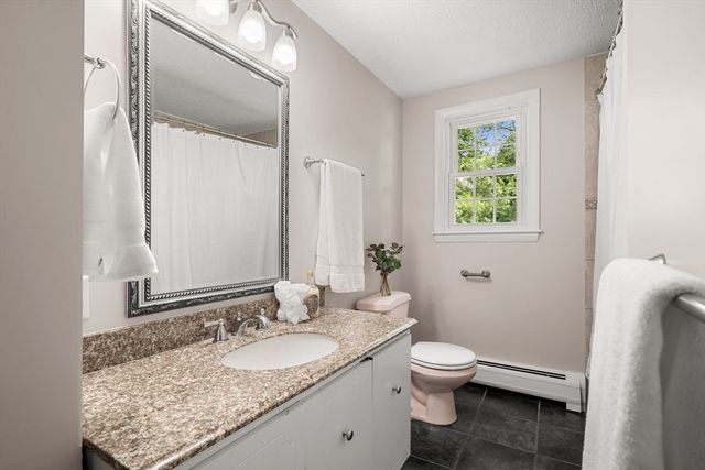 21 Freeport Dr, Burlington, MA 01803