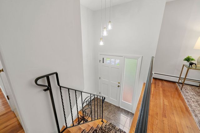 21 Freeport Dr, Burlington, MA 01803