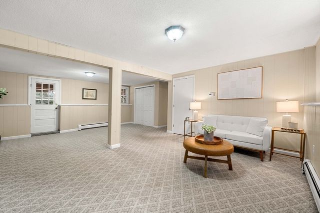21 Freeport Dr, Burlington, MA 01803