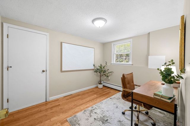 21 Freeport Dr, Burlington, MA 01803