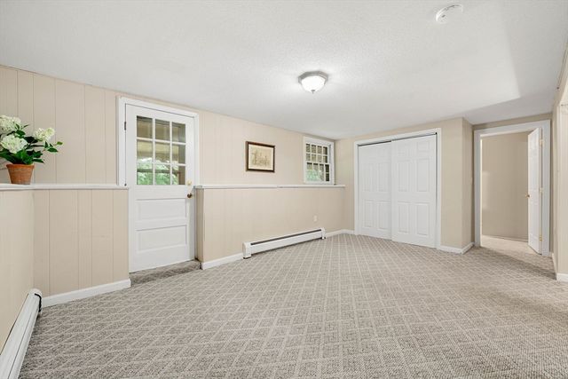 21 Freeport Dr, Burlington, MA 01803
