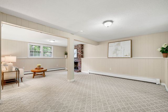 21 Freeport Dr, Burlington, MA 01803