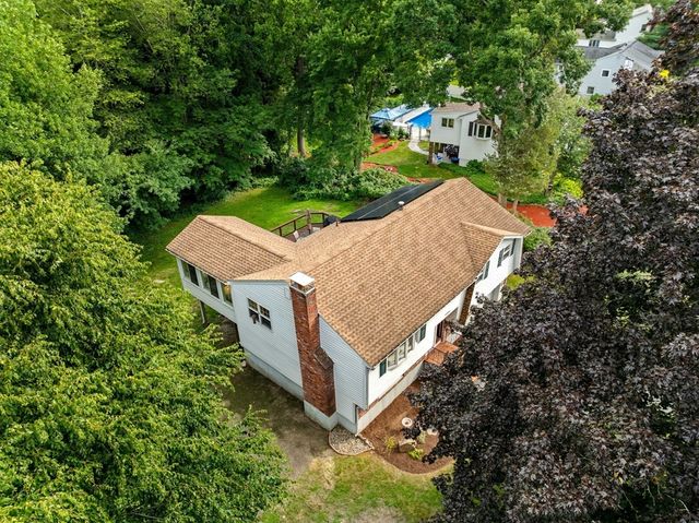 21 Freeport Dr, Burlington, MA 01803