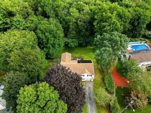 21 Freeport Dr, Burlington, MA 01803