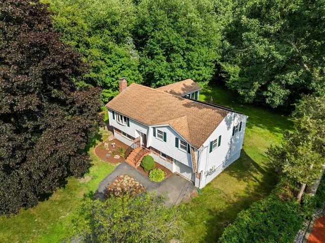 21 Freeport Dr, Burlington, MA 01803