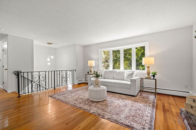 21 Freeport Dr, Burlington, MA 01803