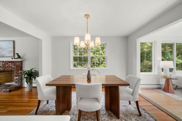 21 Freeport Dr, Burlington, MA 01803