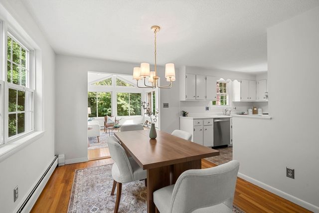 21 Freeport Dr, Burlington, MA 01803