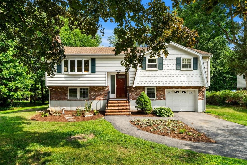 21 Freeport Dr, Burlington, MA 01803