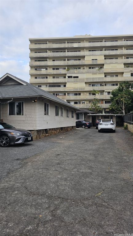 1348 Wilder Avenue C, Honolulu, HI 96822