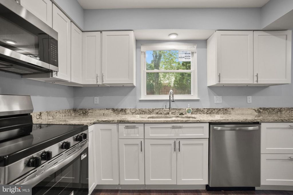 Image 12 of property listing at 10 IRON BOLT CT, Catonsville, MD 21228