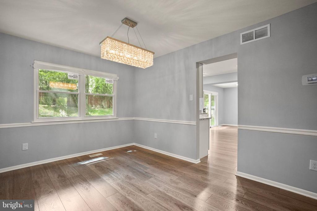 Image 16 of property listing at 10 IRON BOLT CT, Catonsville, MD 21228