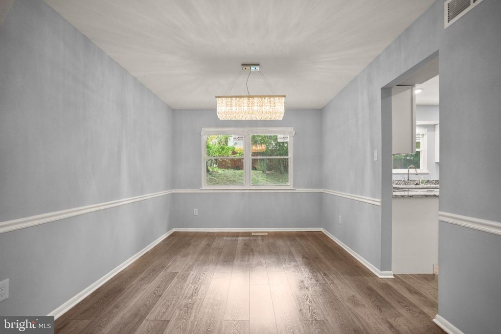 Image 17 of property listing at 10 IRON BOLT CT, Catonsville, MD 21228