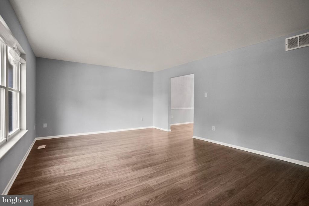 Image 21 of property listing at 10 IRON BOLT CT, Catonsville, MD 21228