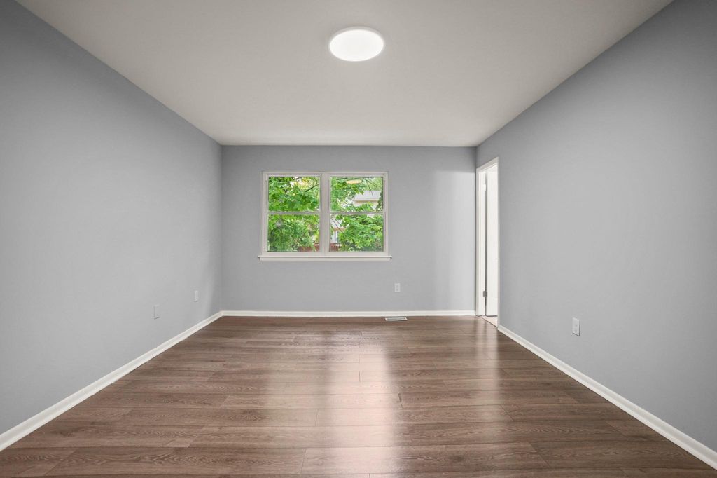 Image 25 of property listing at 10 IRON BOLT CT, Catonsville, MD 21228