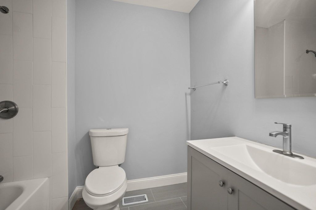 Image 33 of property listing at 10 IRON BOLT CT, Catonsville, MD 21228