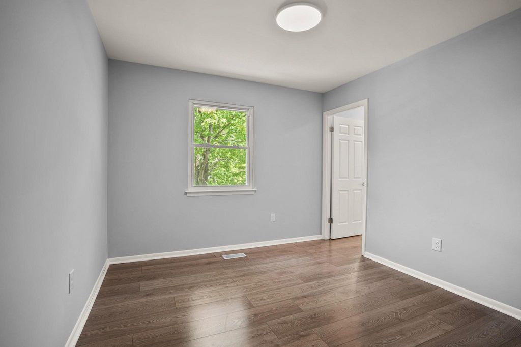 Image 36 of property listing at 10 IRON BOLT CT, Catonsville, MD 21228