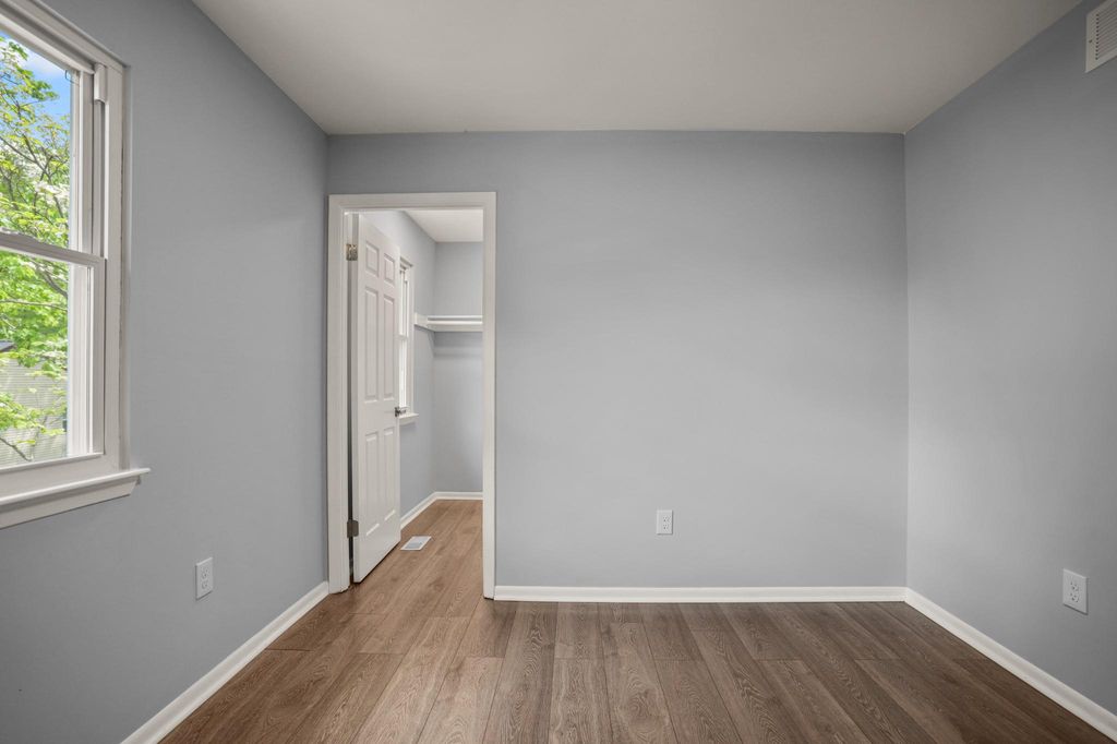 Image 37 of property listing at 10 IRON BOLT CT, Catonsville, MD 21228