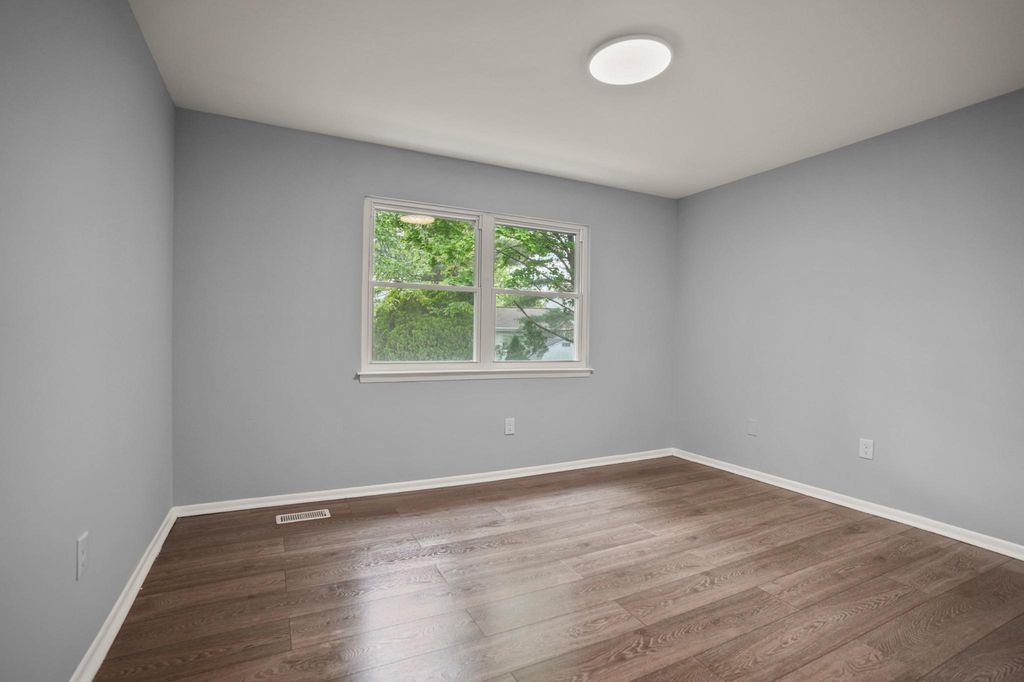Image 41 of property listing at 10 IRON BOLT CT, Catonsville, MD 21228