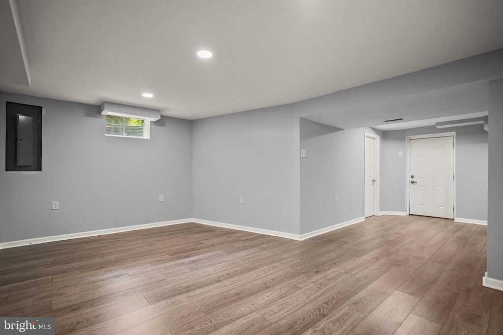 Image 54 of property listing at 10 IRON BOLT CT, Catonsville, MD 21228