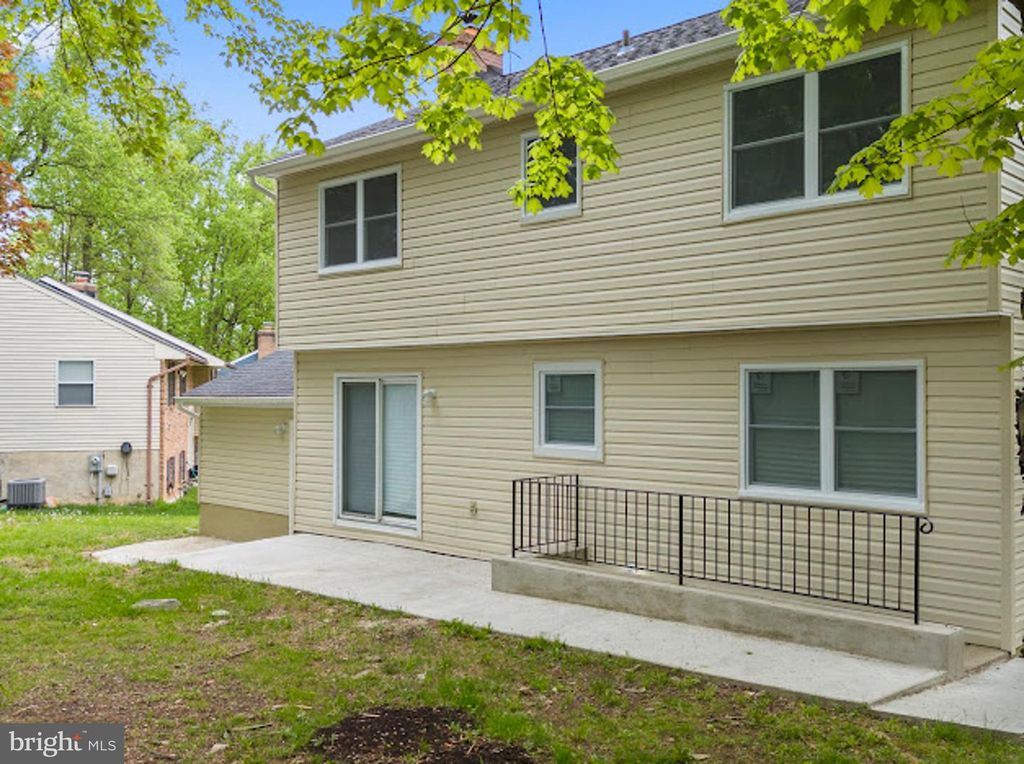 Image 61 of property listing at 10 IRON BOLT CT, Catonsville, MD 21228