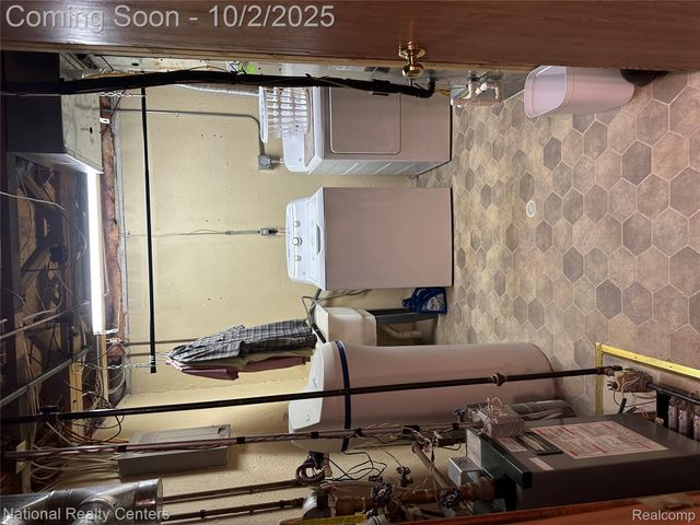 12324 Nantucket Drive 1, Green Oak Township, MI 48178