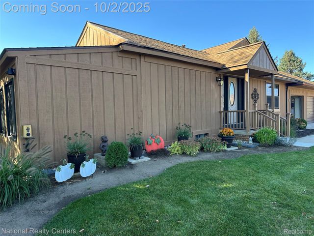 12324 Nantucket Drive 1, Green Oak Township, MI 48178