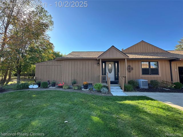 12324 Nantucket Drive 1, Green Oak Township, MI 48178