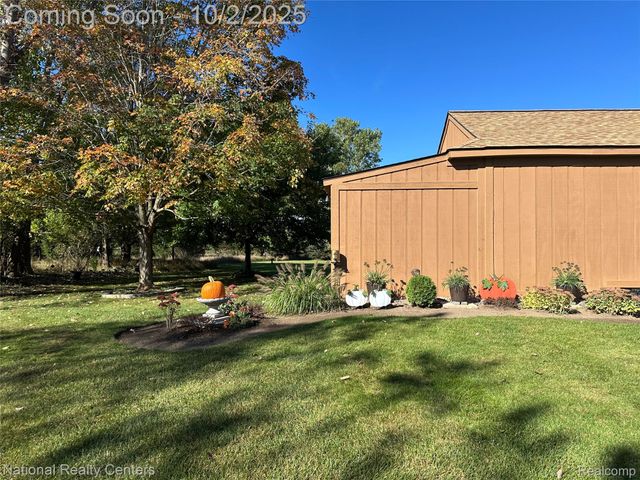 12324 Nantucket Drive 1, Green Oak Township, MI 48178