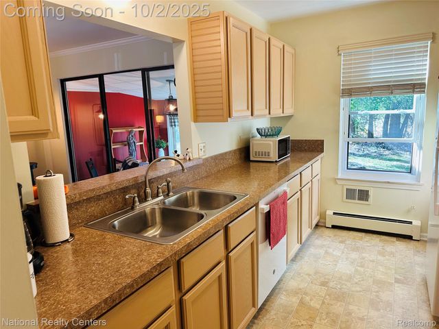 12324 Nantucket Drive 1, Green Oak Township, MI 48178