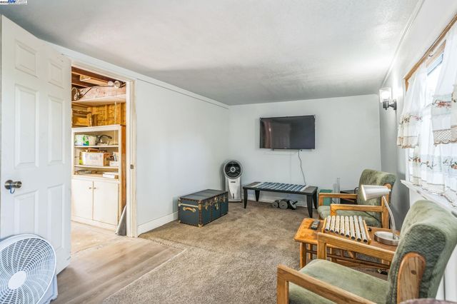 7525 Circle Hill Dr, Oakland, CA 94605